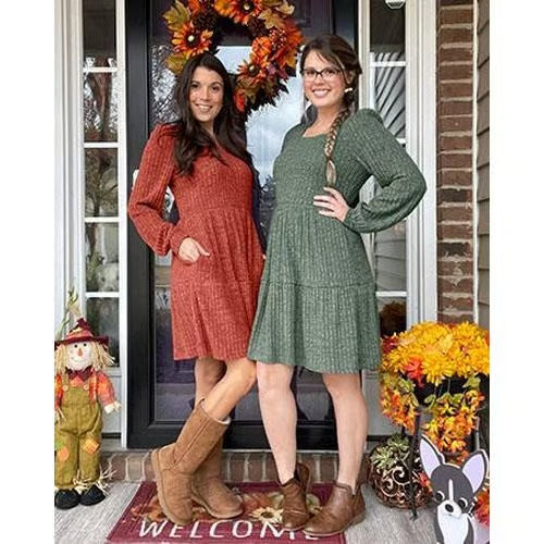 🍂Høst 2025 Ny stil⏰Kvinners firkantet hals, lanternesleeve, ribbestrikket kjole