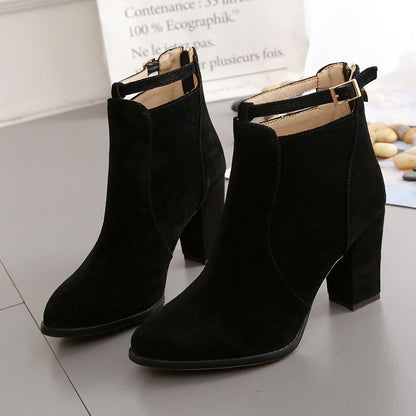 Ankelstøvler med spiss tå og høy hæl for kvinner